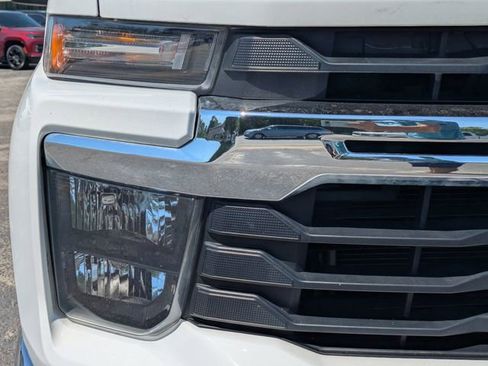 Used 2024 Chevrolet Silverado 2500 LT AWD/4WD image 10