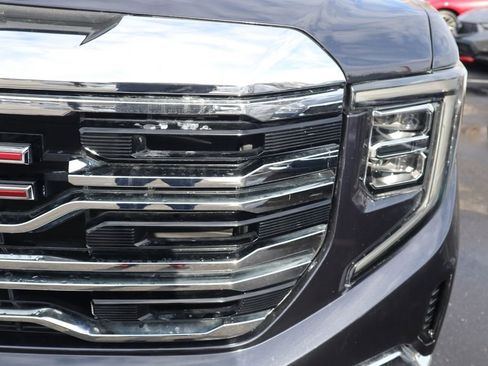 Used 2025 GMC Sierra 1500 SLT AWD/4WD image 9