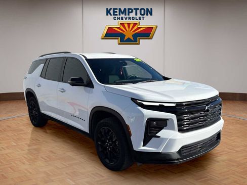 Used 2025 Chevrolet Traverse LT w/ Midnight/Sport Edition image 8