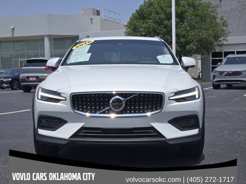 Certified 2026 Volvo V60 B5 Cross Country Plus w/ Climate Package AWD/4WD image 2
