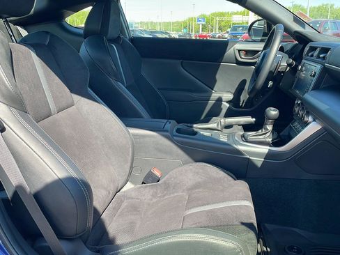 Used 2025 Toyota GR86 Premium w/ ALL Weather Mat Package (TMS) RWD image 25