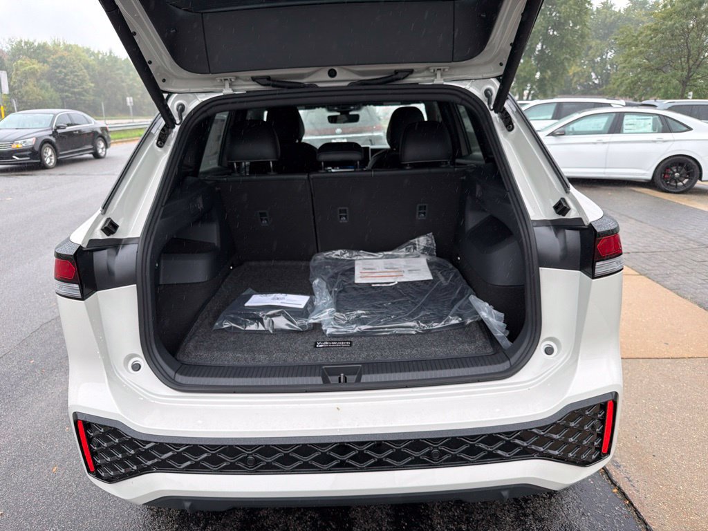 New 2026 Volkswagen Tiguan SE R-Line AWD/4WD image 7