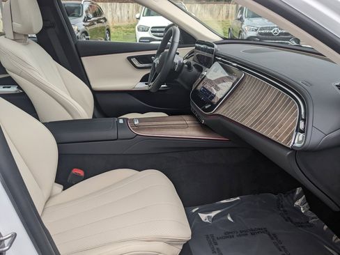 Certified 2025 Mercedes-Benz E 350 4MATIC Sedan image 37