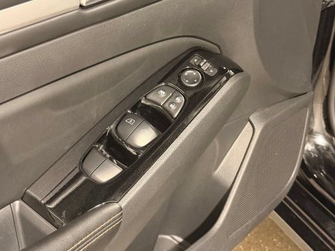 Used 2025 Nissan Altima 2.5 SR FWD image 13