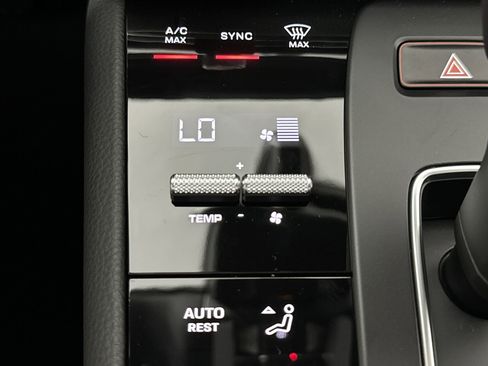 Certified 2025 Porsche Macan image 21