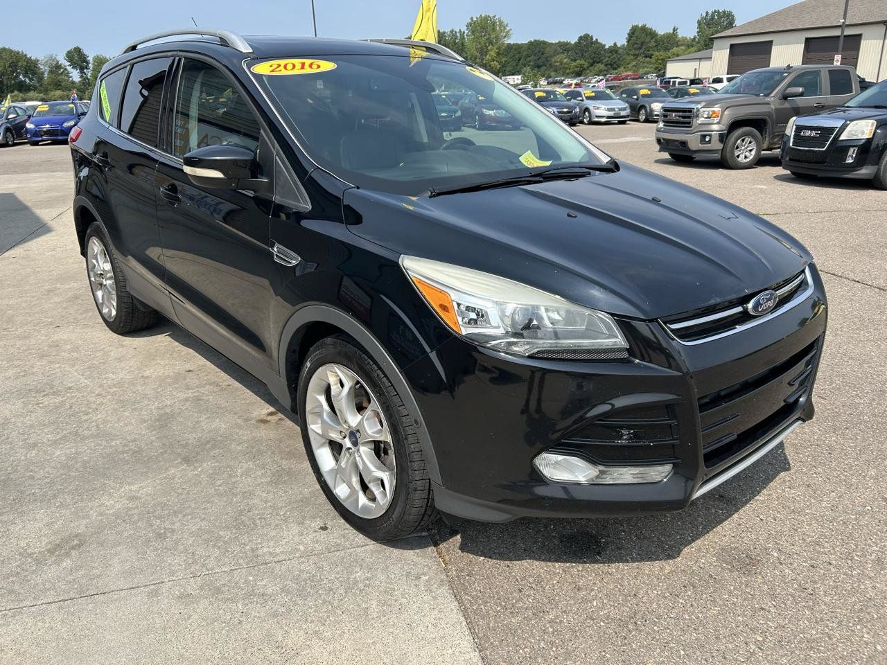 Used 2016 Ford Escape Titanium w/ Equipment Group 301A AWD/4WD image 3