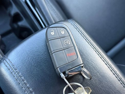 Used 2025 Jeep Compass Limited image 22