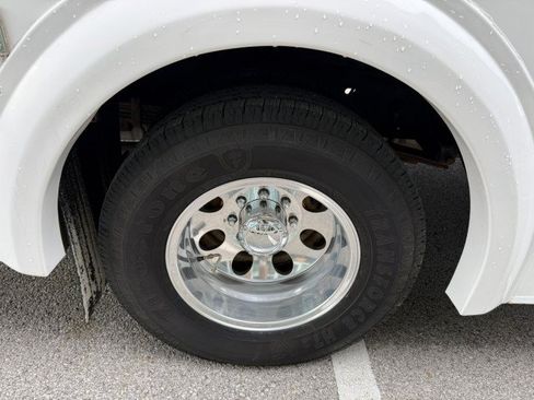 Used 2015 Ford E-350 and Econoline 350 Super Duty RWD image 11