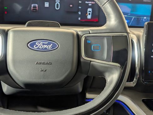 Certified 2025 Ford Expedition Platinum image 23