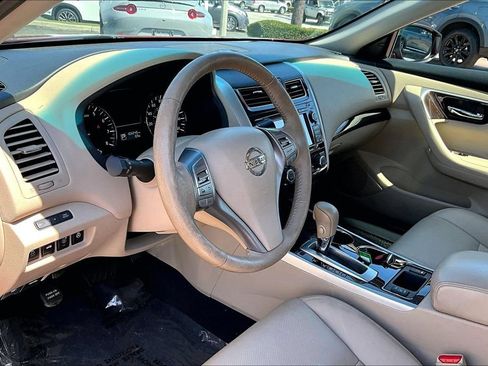 Used 2015 Nissan Altima 2.5 SL w/ Technology Package FWD image 10