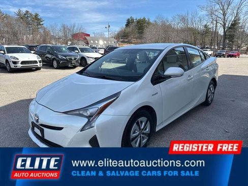 Used 2016 Toyota Prius Four FWD image 3