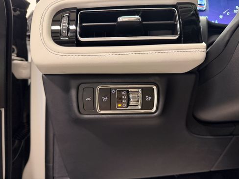 New 2026 Lincoln Aviator AWD image 17