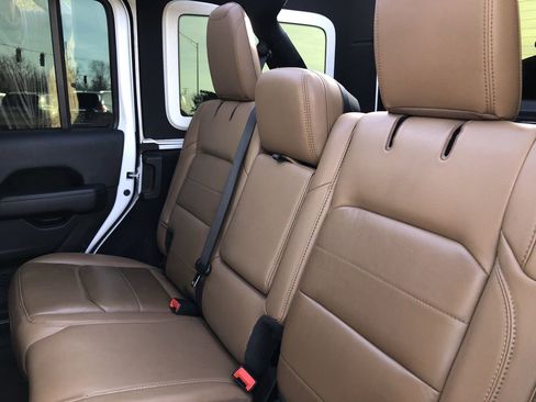 Used 2021 Jeep Wrangler Unlimited Sahara image 11