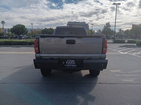 Used 2006 Chevrolet Silverado 3500 LT w/ Heavy-Duty Power Package image 7