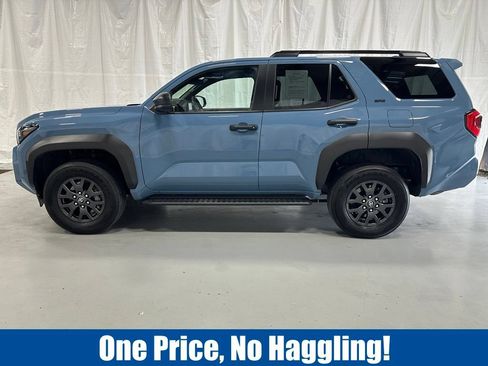 Used 2025 Toyota 4Runner SR5 AWD/4WD image 4
