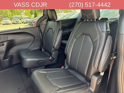 New 2026 Chrysler Pacifica Select image 30