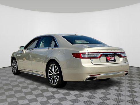 Used 2017 Lincoln Continental Select w/ Climate Package FWD image 4