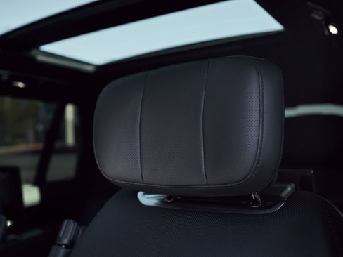 Used 2025 Land Rover Range Rover Long Wheelbase Autobiography image 43