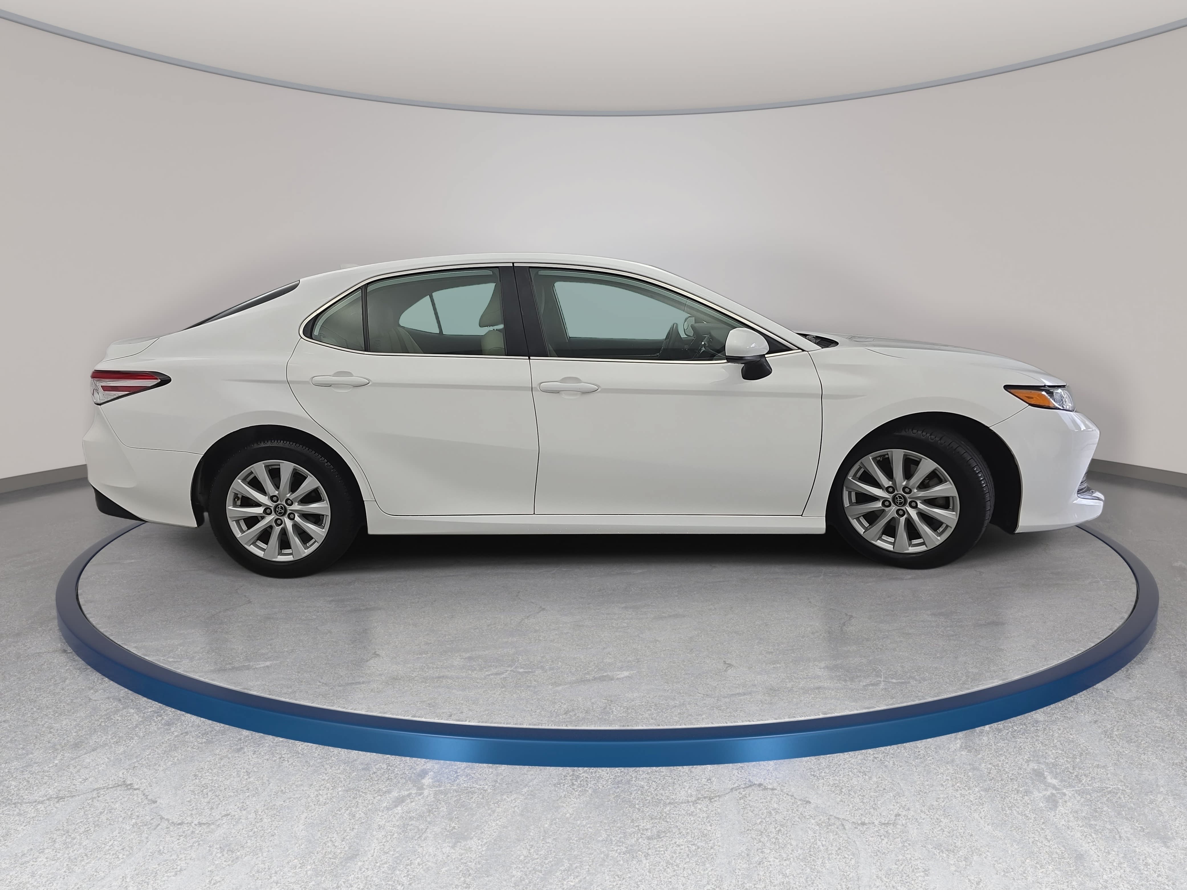 Used 2019 Toyota Camry LE FWD image 4