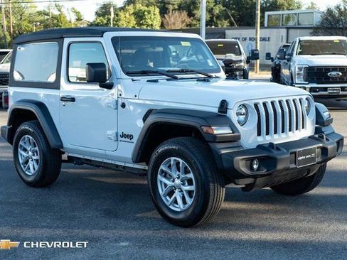 Used 2023 Jeep Wrangler Sport S image 3