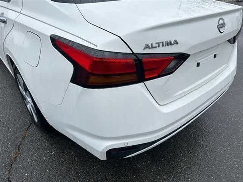 Certified 2025 Nissan Altima 2.5 S FWD image 32