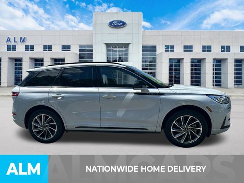 Used 2025 Lincoln Corsair Grand Touring AWD/4WD image 4