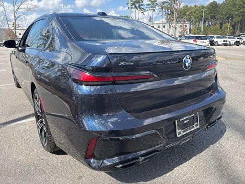 Certified 2023 BMW 760i xDrive w/ Luxury Rear Seating Package image 7