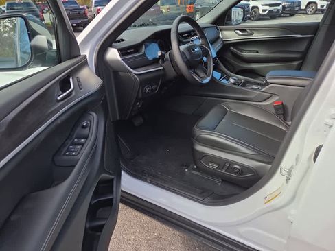 New 2025 Jeep Grand Cherokee Limited w/ MOPAR Finishing Package image 16