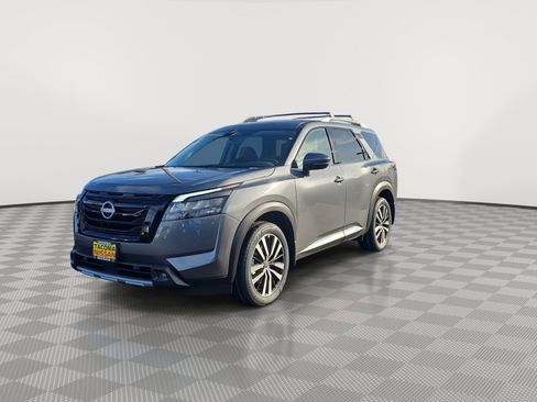 New 2025 Nissan Pathfinder Platinum image 4