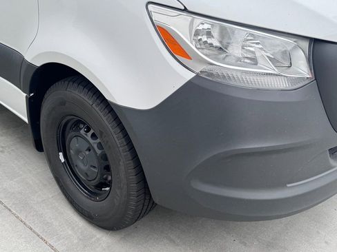 Used 2024 Mercedes-Benz eSprinter 170 Cargo image 4