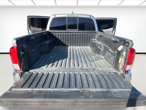 Used 2016 Toyota Tacoma SR5 RWD image 17