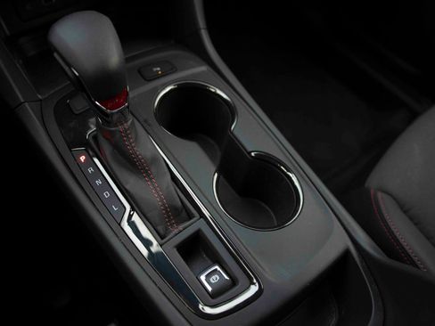 Used 2022 Chevrolet Equinox RS w/ Infotainment Package image 10