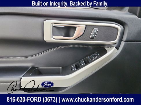Used 2021 Ford Explorer XLT image 13