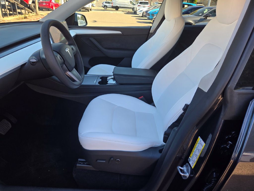 Used 2024 Tesla Model Y Long Range RWD image 16