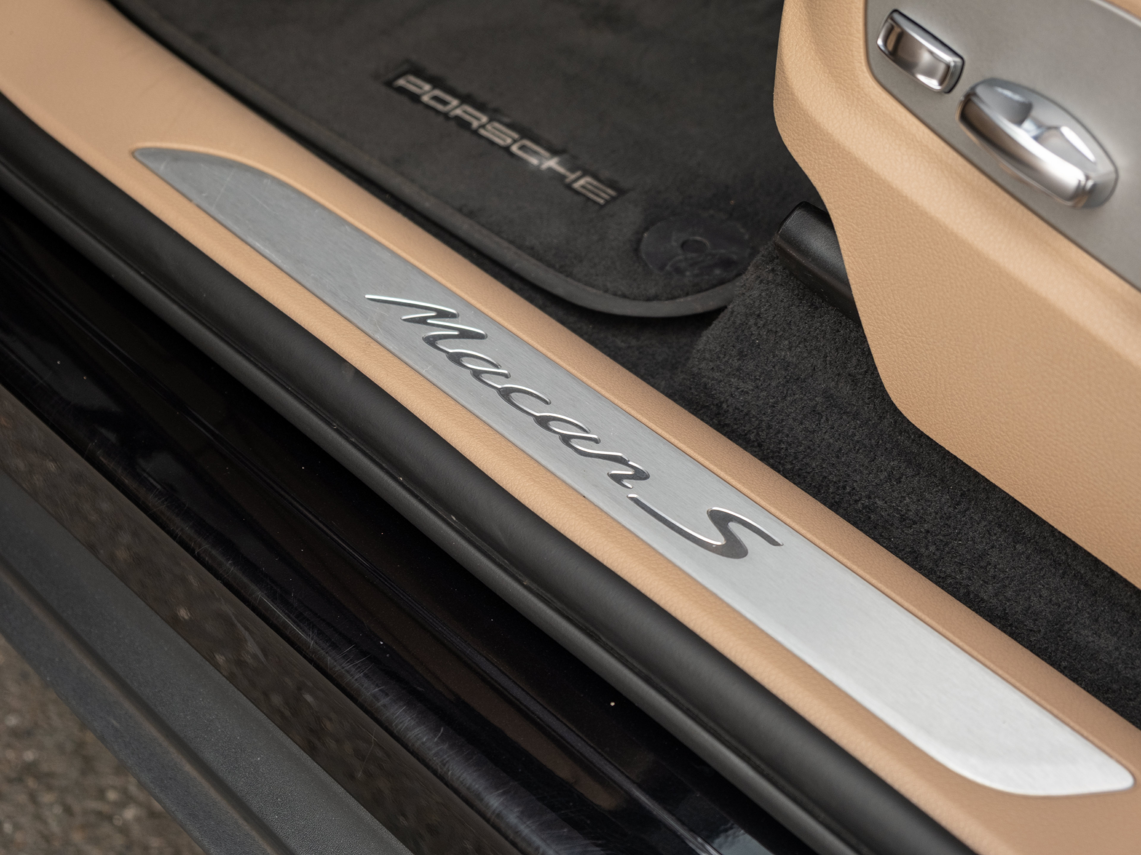 Certified 2023 Porsche Macan S AWD/4WD image 42