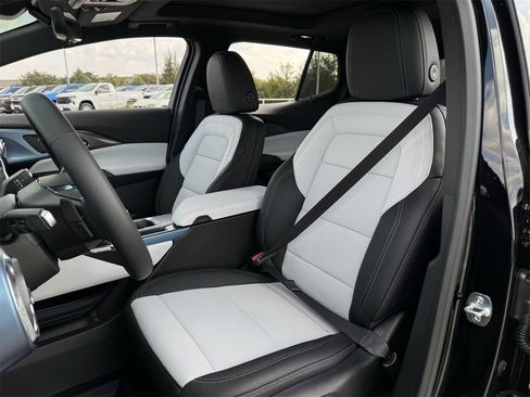 New 2026 Chevrolet Equinox EV LT image 19