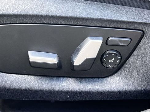 Used 2022 BMW 530e w/ Premium Package image 21