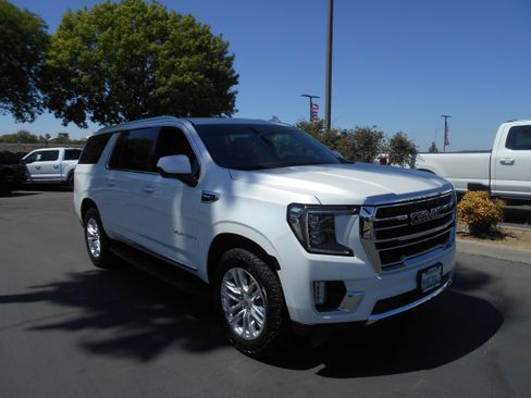Used 2023 GMC Yukon XL SLT AWD/4WD image 1