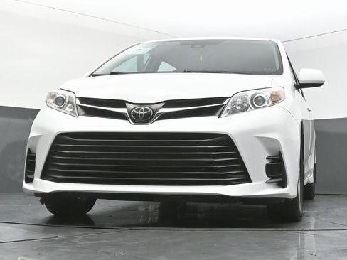 Used 2019 Toyota Sienna LE image 53