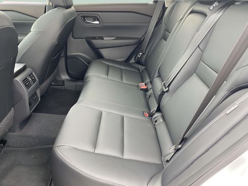 Used 2023 Nissan Rogue SL w/ SL Premium Package FWD image 11
