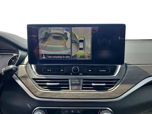 Used 2025 Nissan Altima 2.5 SL FWD image 23