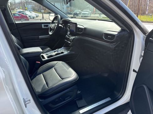 Used 2022 Ford Explorer Limited w/ Equipment Group 301A image 31