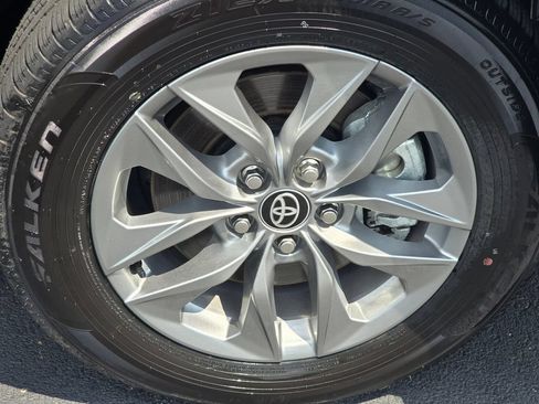 Used 2026 Toyota Sienna LE FWD image 19