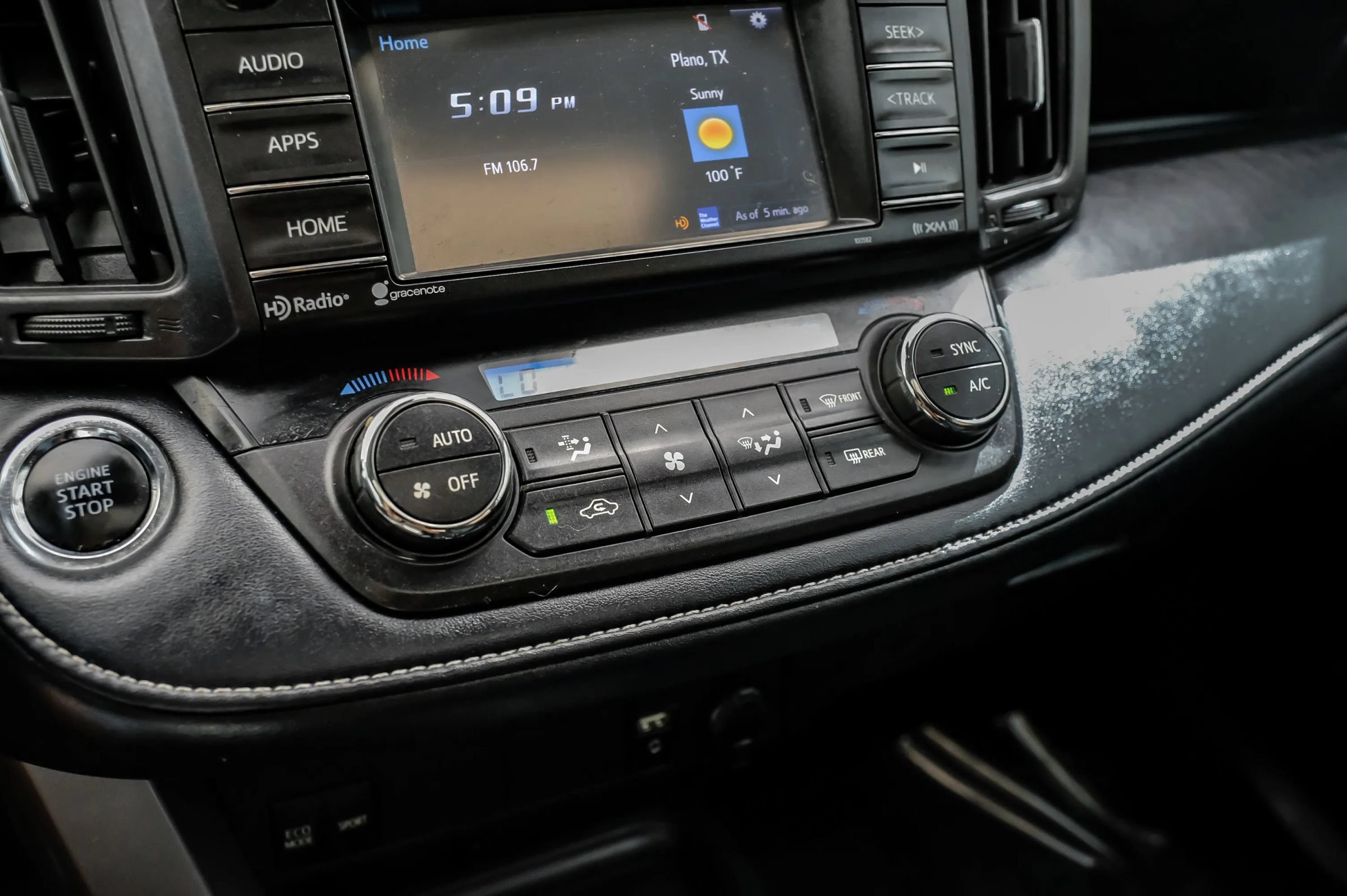 Used 2018 Toyota RAV4 XLE w/ Plus Extra Value Package FWD image 27