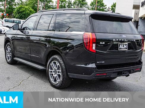 Used 2025 Ford Expedition Active AWD/4WD image 5
