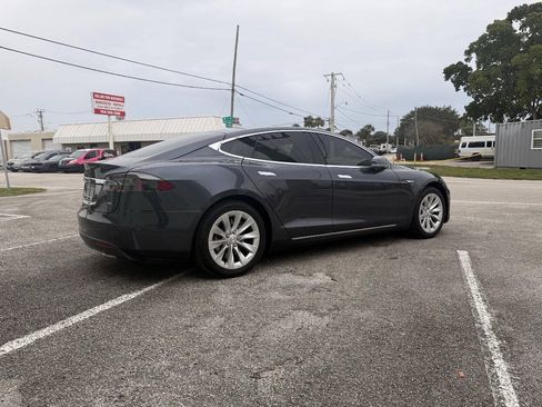 Used 2015 Tesla Model S 85 RWD image 6