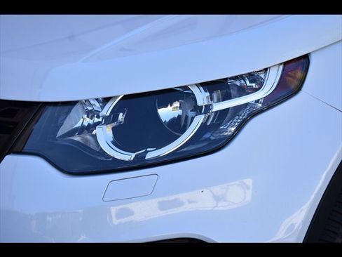 Used 2019 Land Rover Discovery Sport SE image 45