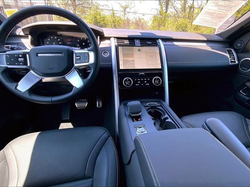 Certified 2025 Land Rover Discovery Dynamic SE AWD/4WD image 14