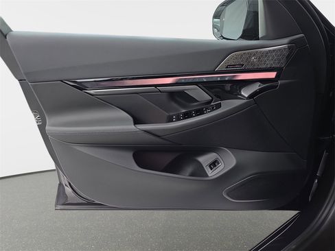 New 2026 BMW 550e xDrive w/ Executive Package image 26