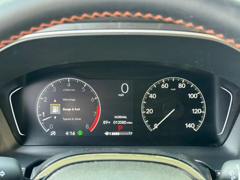 Used 2025 Honda Pilot Sport image 16
